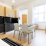 Typical 2 Charming Flat By Homeful Homes * ליסבון