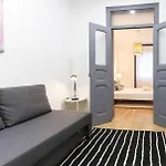 Typical 2 Charming Flat By Homeful Homes ליסבון