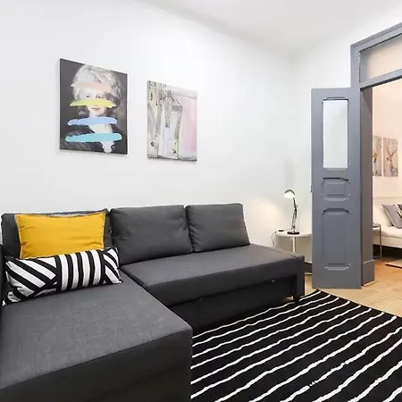 דירה Typical 2 Charming Flat By Homeful Homes ליסבון